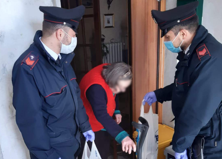 carabinieri anziana